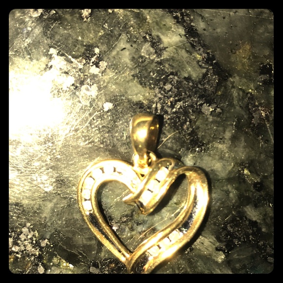 Jewelry - Sold! gold heart pendant with diamonds